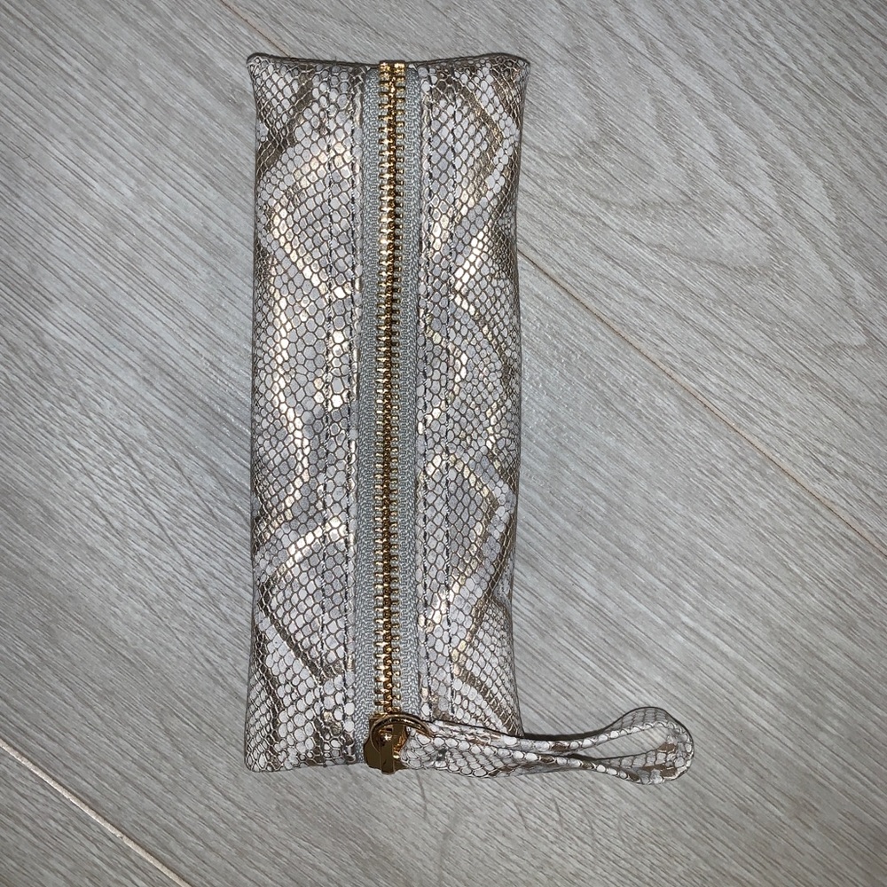 Kelly Wynne Purse Privacy Pouch